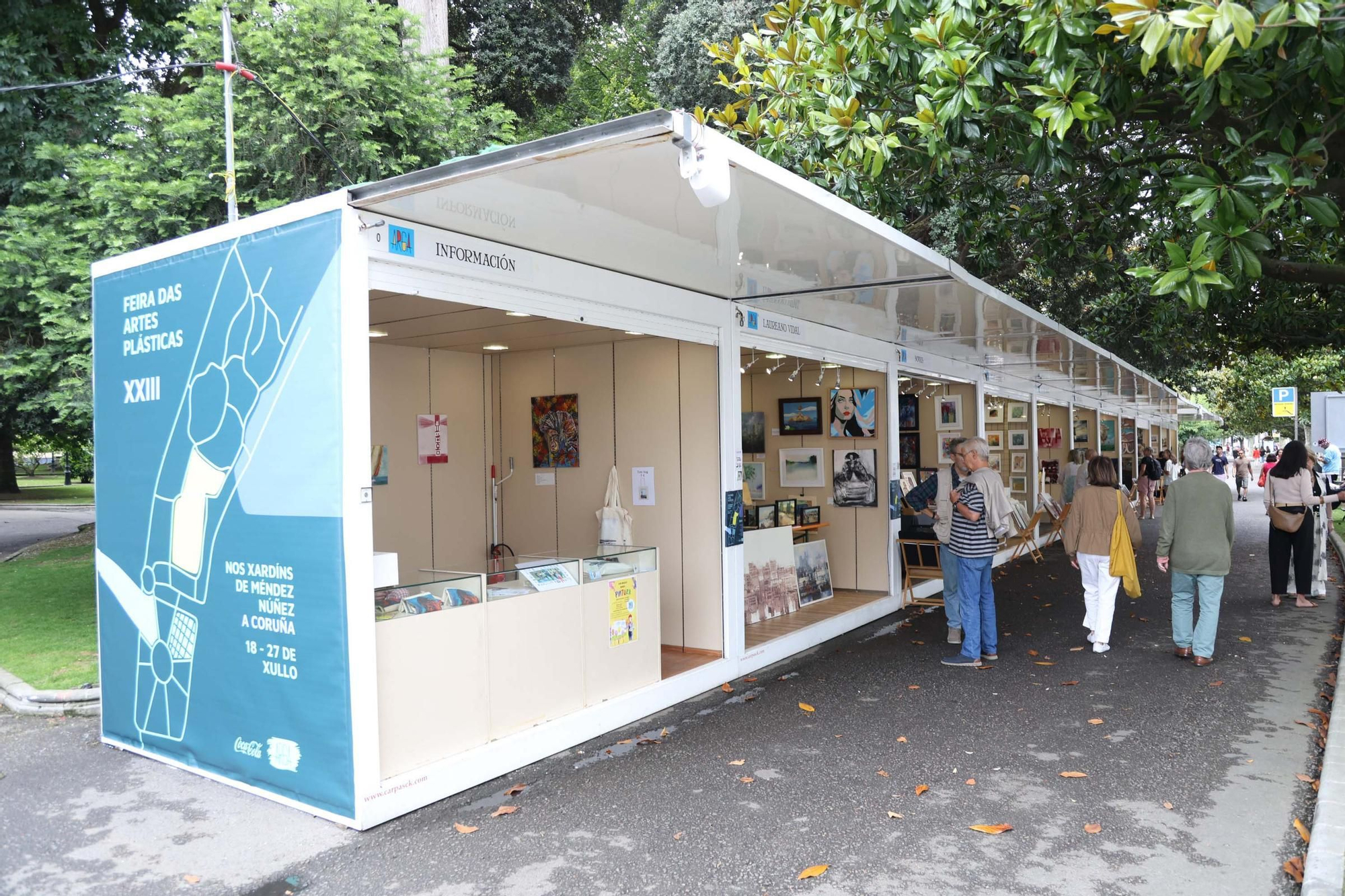 Feria de artes plásticas en los jardines de Méndez Núñez