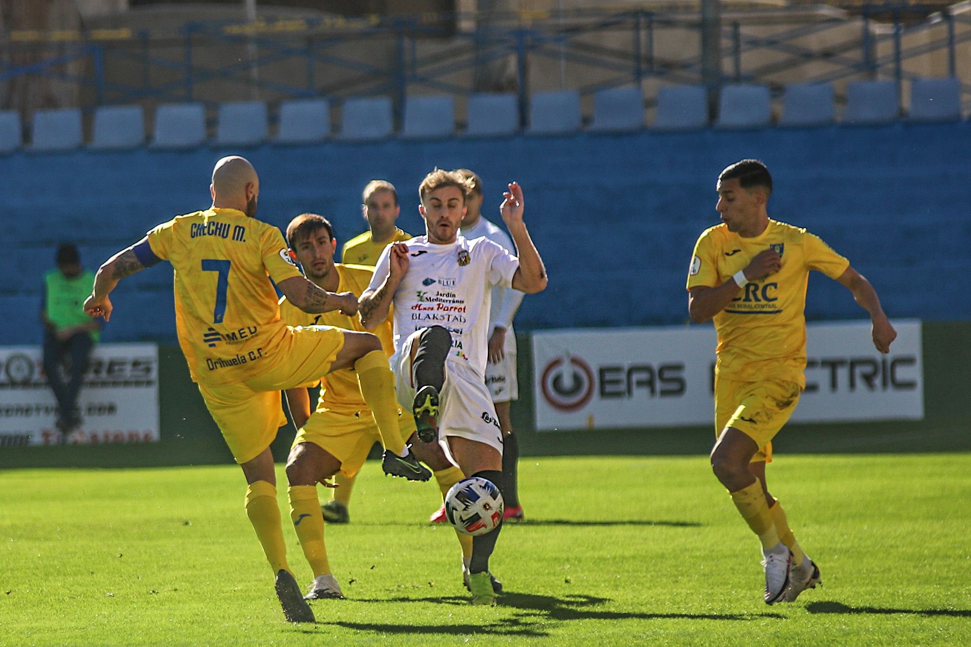 El Orihuela vence al Peña Deportiva y se sitúa tercero