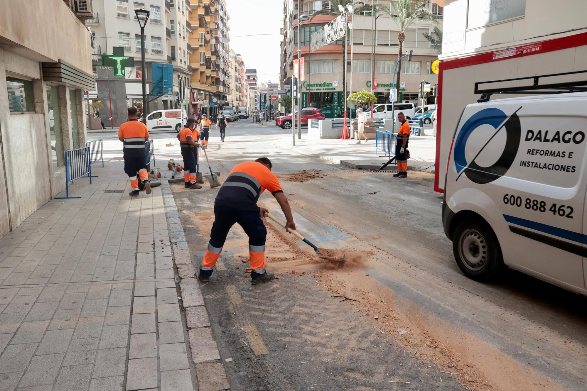Alicante desmonta las Hogueras y pone fin a las fiestas de este 2025