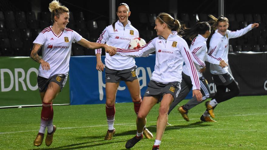 Imagen de un entrenamiento de la selección absoluta femenina celebrado en el Cartagonova.