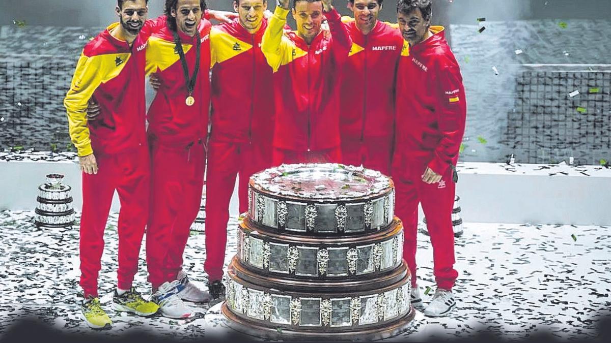El equipo español con el trofeo conquistado en 2019