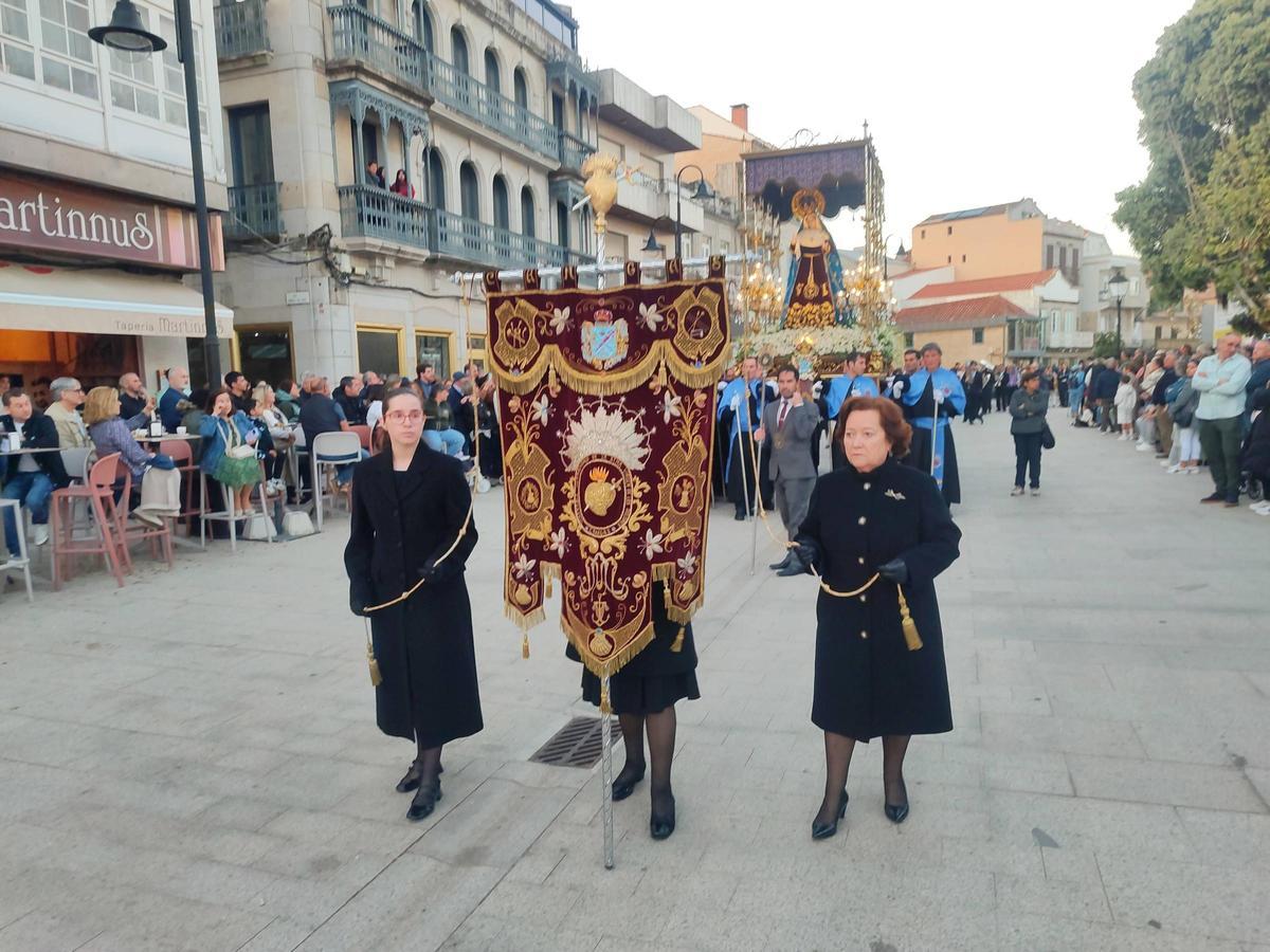 La solemne y espectacular procesión de la Santa Cena, en el Jueves Santo de Cangas