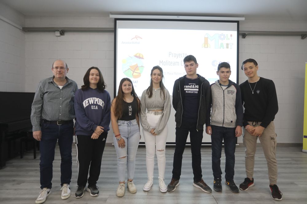 Estudiantes del IES María Moliner del Port de Sagunt presentan un proyecto para lanzar un minisatélite