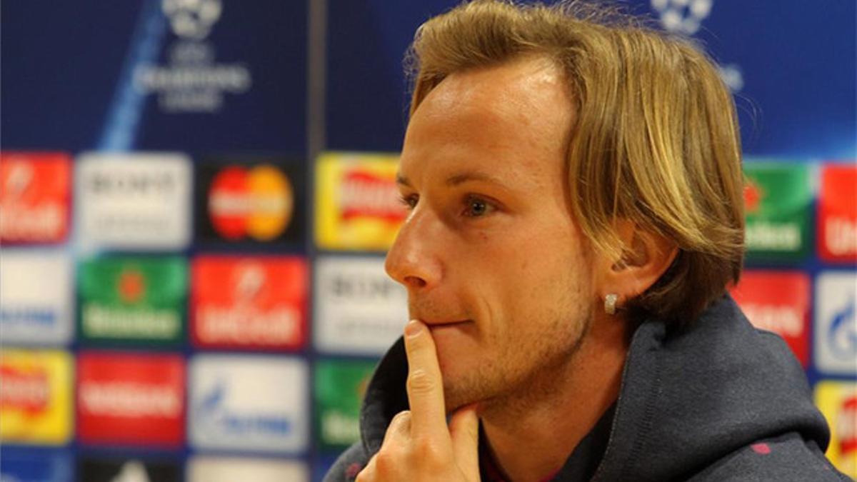 Rakitic en rueda de prensa