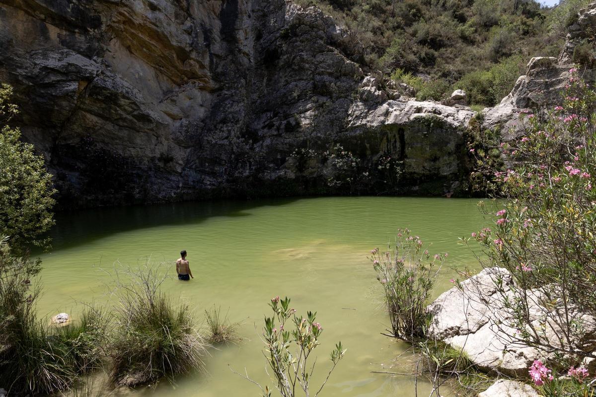 El Salt del Gorg, en el Barranc de l'Encantada en Planes, uno de los puntos que resiste mejor la sequía