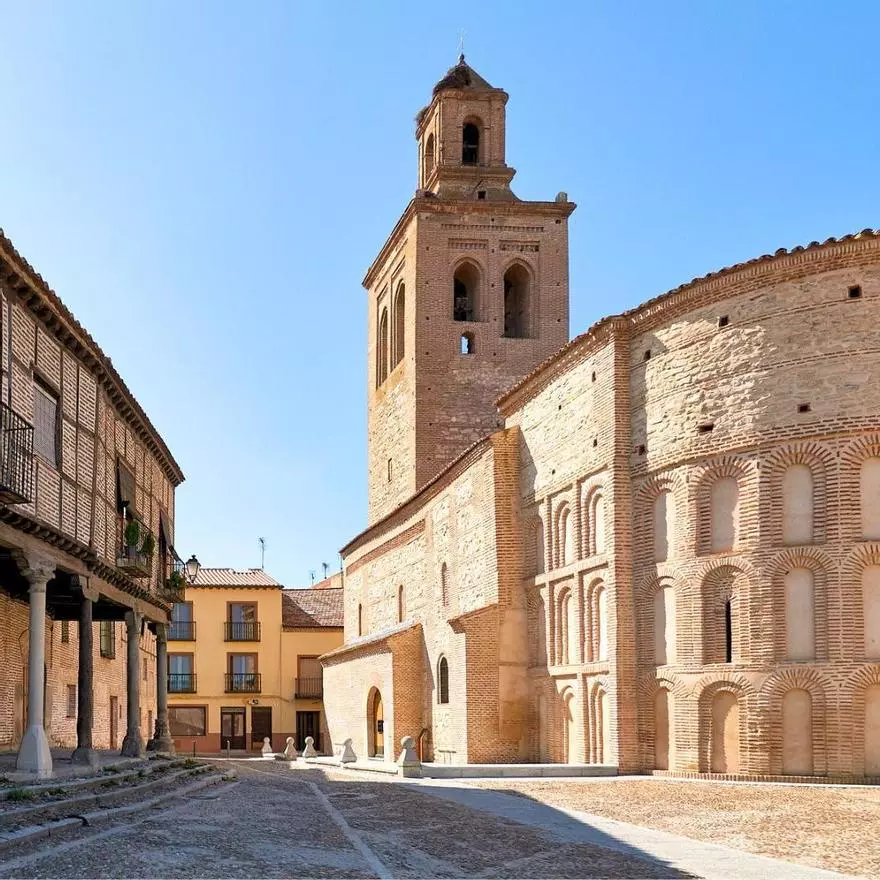 El pueblo amurallado más bonito de Ávila tiene un castillo de cuento y calles empedradas