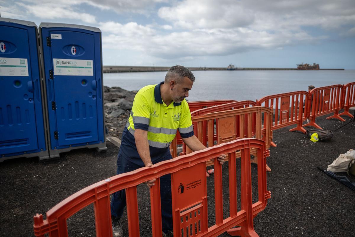 Preparativos en el puerto de Granadilla, en el sur de Tenerife, ante la llegada del crucero 'Hondius', afectado por hantavirus