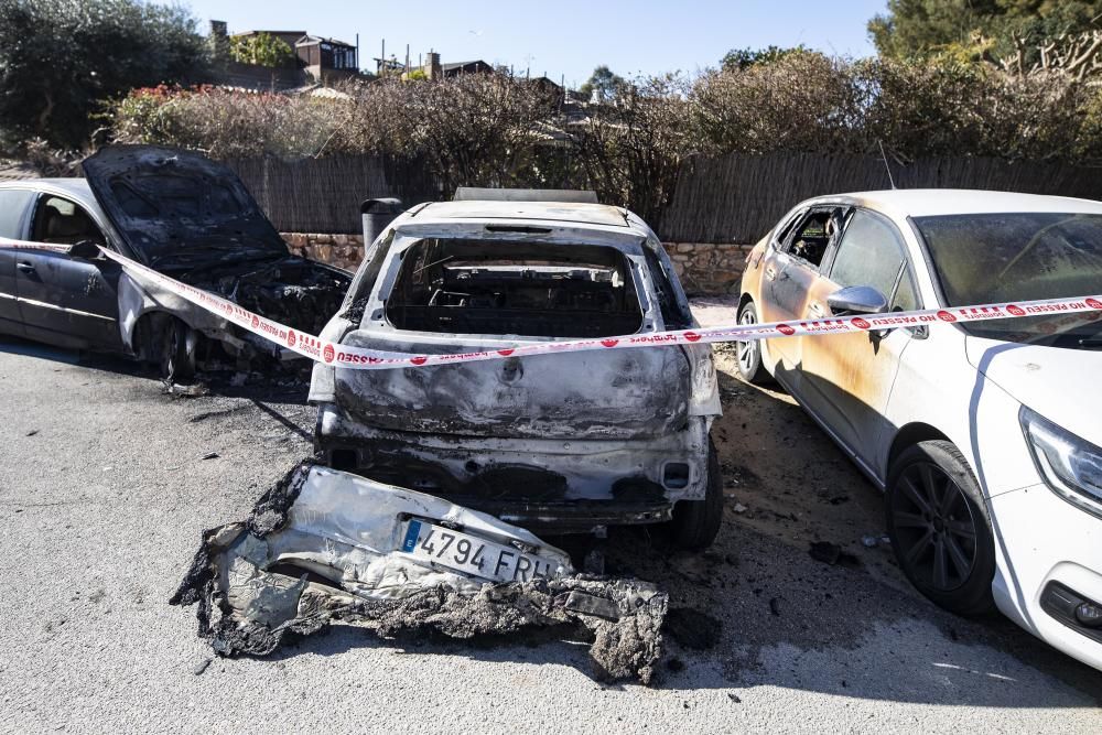 Cremen tres cotxes a Lloret de Mar