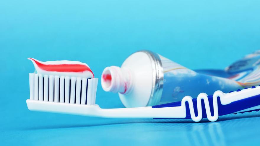 La OCU alerta del riesgo de lavarse los dientes con este producto