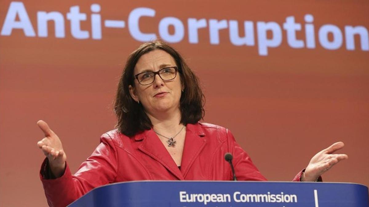 Malmström presenta el informe sobre la corrupción en la UE, este lunes en Bruselas.