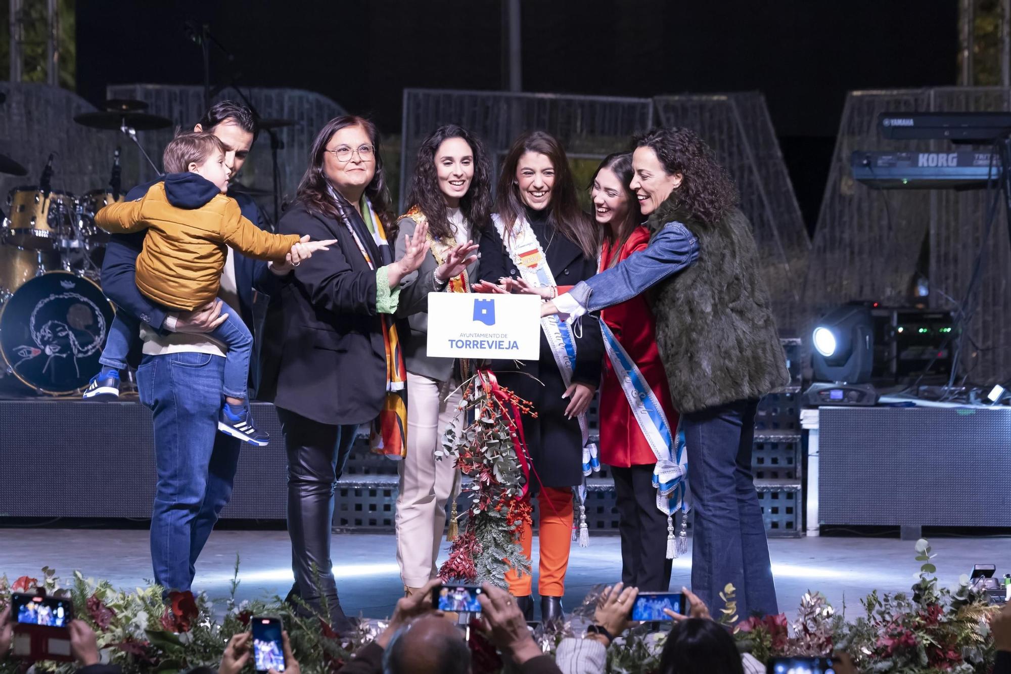 Fiesta multitudinaria de encendido de la iluminación de fiestas patronales y Navidad en Torrevieja