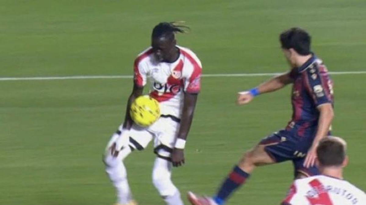 El gol de Ciss no debió subir al marcador.