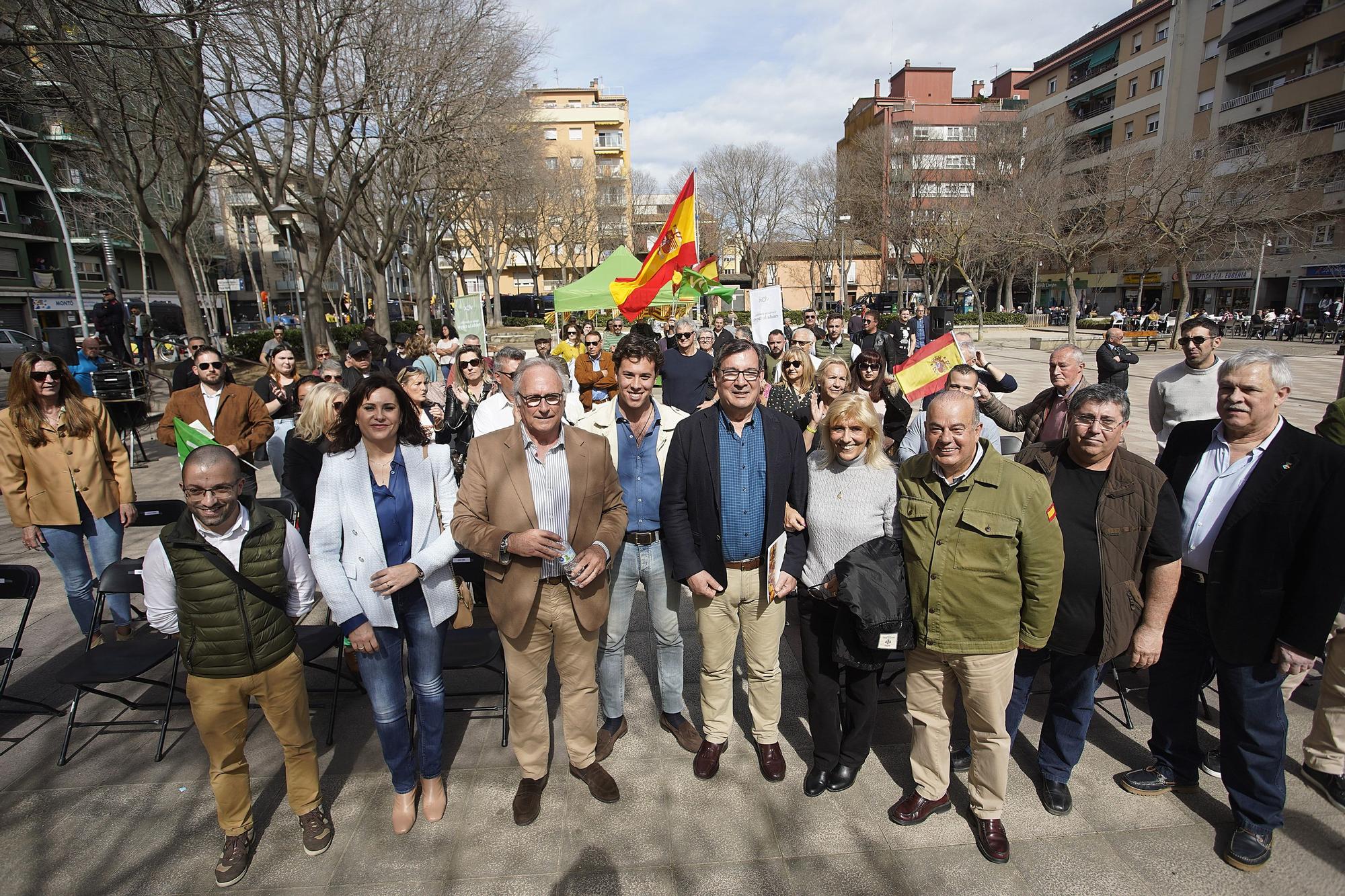 Un centenar de persones es manifesten contra un acte electoral de VOX a Girona