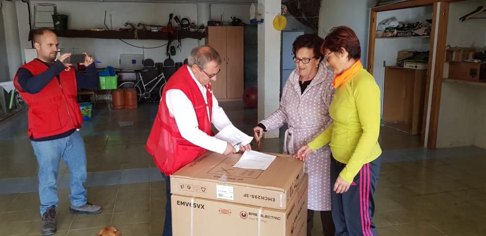 Entrega de electrodomésticos por parte de Cruz Roj