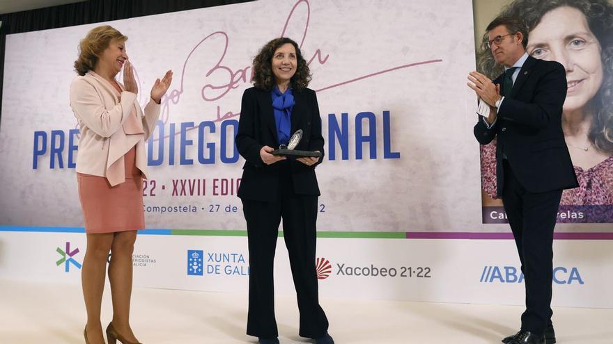 Carmen Merelas, directora de LA OPINIÓN A CORUÑA, recibe el premio de periodismo Diego Bernal
