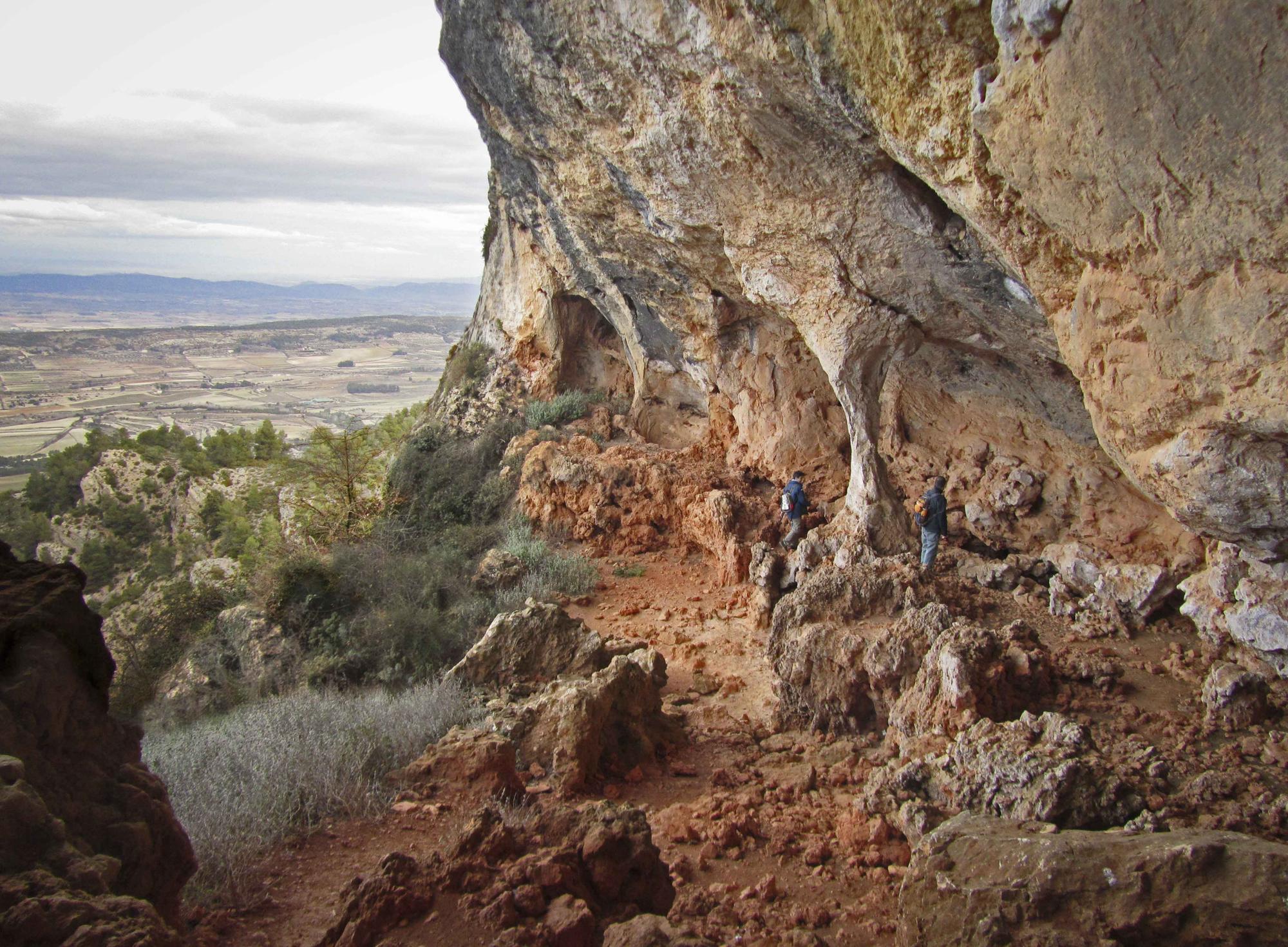 Cueva de Bolumini, Alfafara 01.JPG