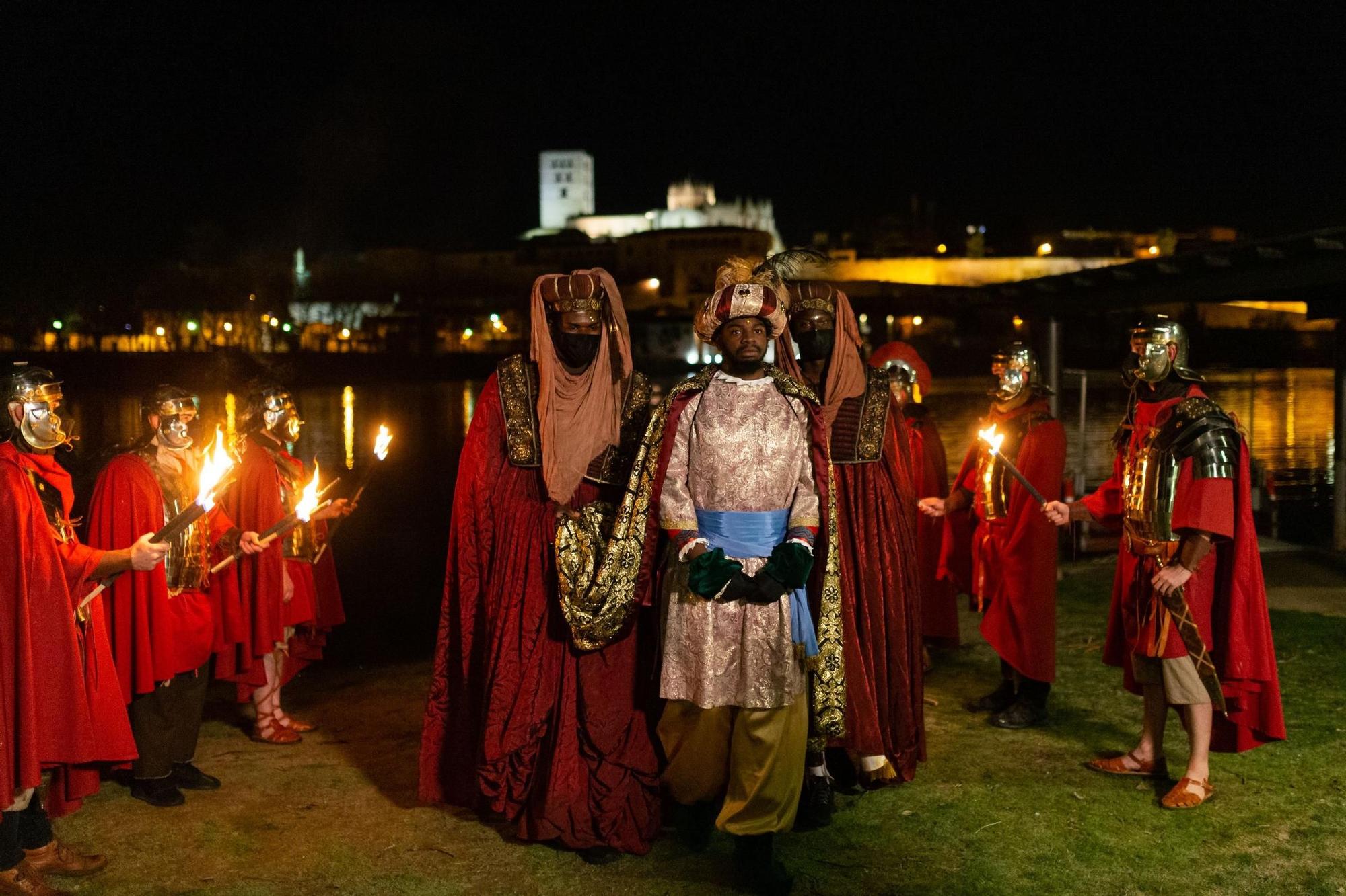 GALERÍA | Así fue la llegada anticovid de los Reyes Magos a Zamora, sin cabalgata y sin niños, pero con la misma ilusión