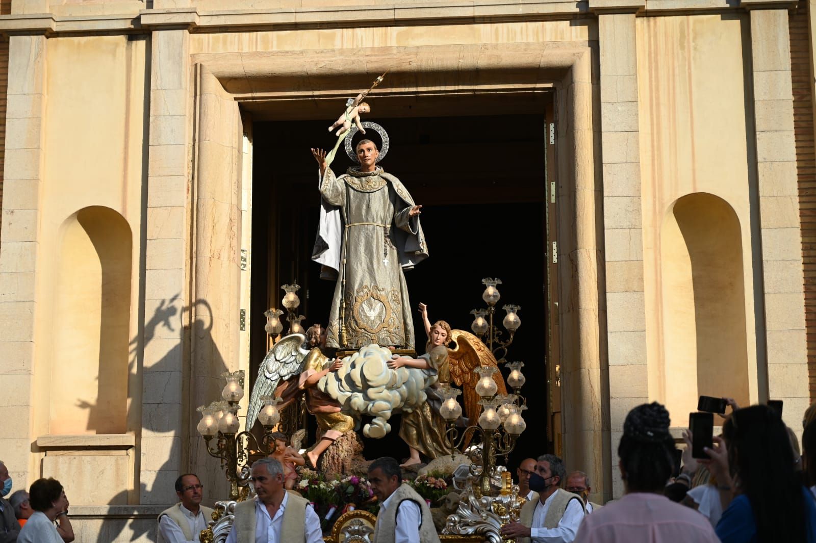 Las imágenes de la misa y la procesión del día de Sant Pasqual en Vila-real