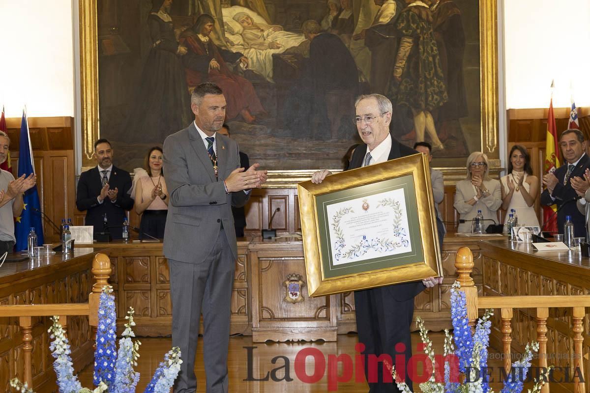 Así se ha vivido el emocionante acto del nombramiento de 'Hijo Predilecto' de Caravaca al doctor Juan Manuel Laborda