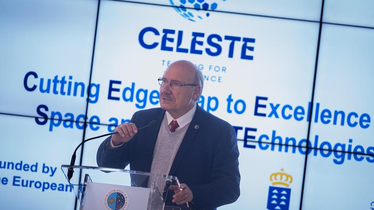 El investigador responsable del proyecto, Rafael Rebolo, durante su intervención en la reunión de lanzamiento del proyecto Celeste.
