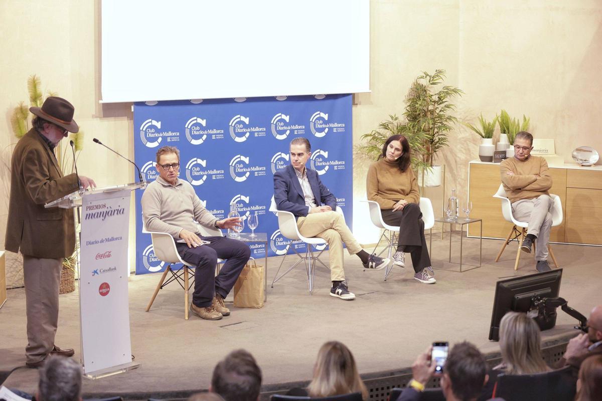 Miquel Adrover, Gerry Parra, Miquel Miralles, Gemma Bes y Guillem Adrover, durante la mesa redonda.
