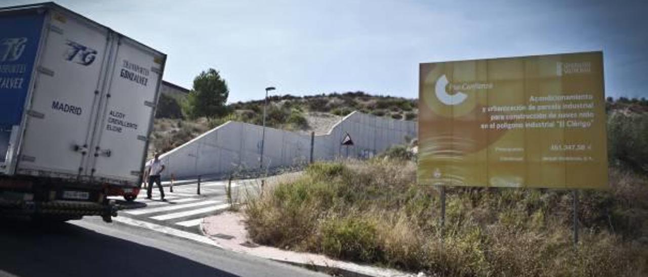 El nuevo parque de bomberos voluntarios quedará situado en el polígono industrial de la Beniata, próximo a la autovía.