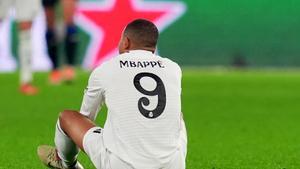 Mbappé es queda a Madrid per la lesió de genoll