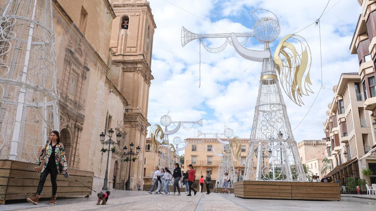 El PSOE critica el alquiler por Ruz de dos ángeles más para Navidad en Elche