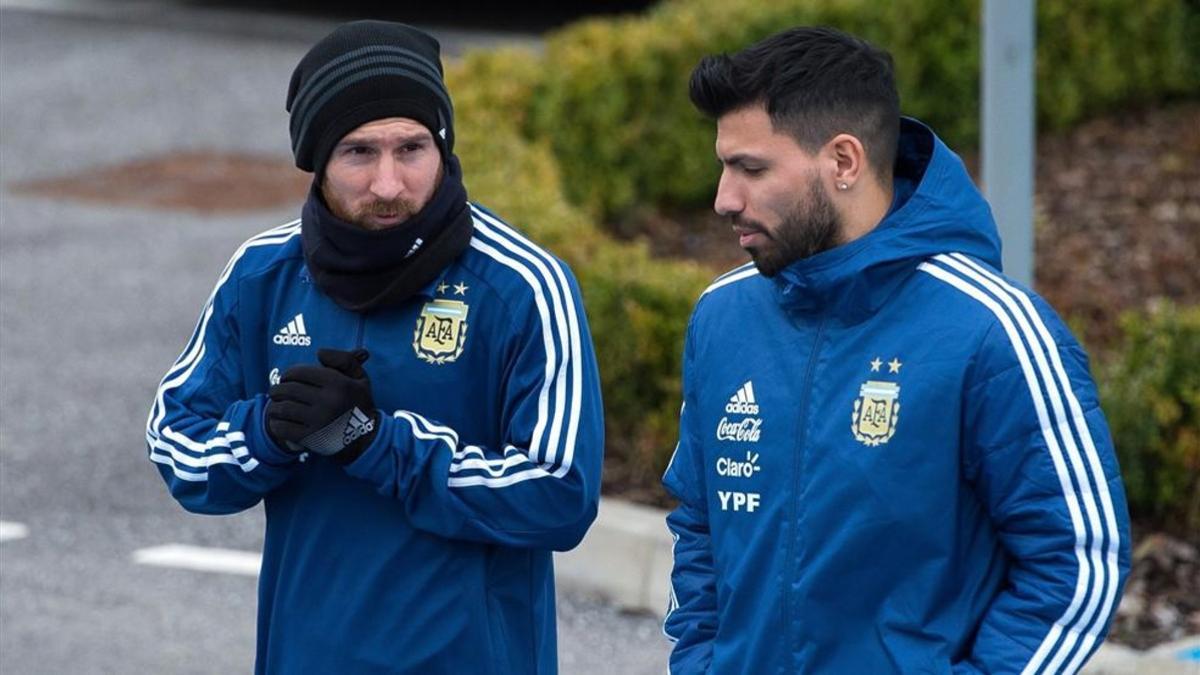Messi y Agüero en Manchester con la selección