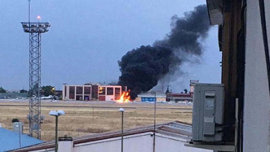 Una avioneta se estrella en Cuatro Vientos.