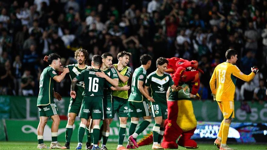 El Cacereño se juega parte de su futuro en Primera Federación sin jugar: pendiente del Real Madrid Castilla-Ourense de este martes
