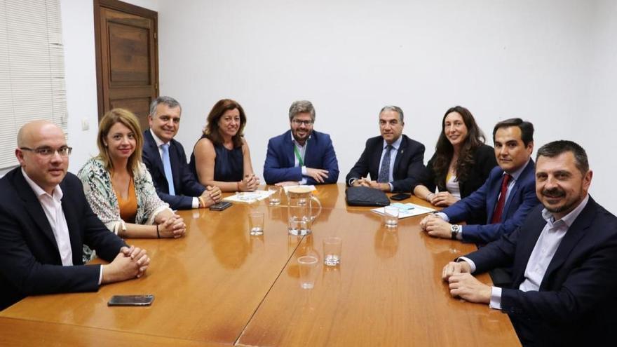 Acuerdo a nivel andaluz entre el PP y Ciudadanos asegura la presidencia de la Diputación a Francis Salado.