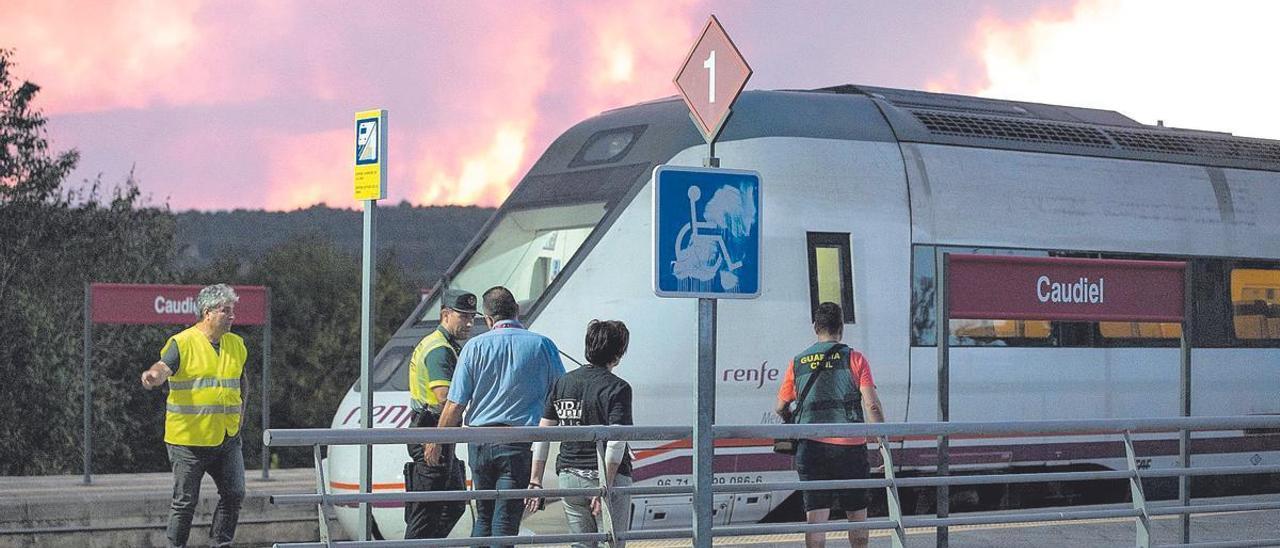 El tren que cobria la línia València-Terol