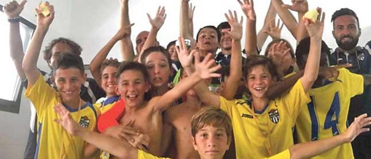 El Atlético Baleares alevín ganó el torneo Villa de Peguera 2016.