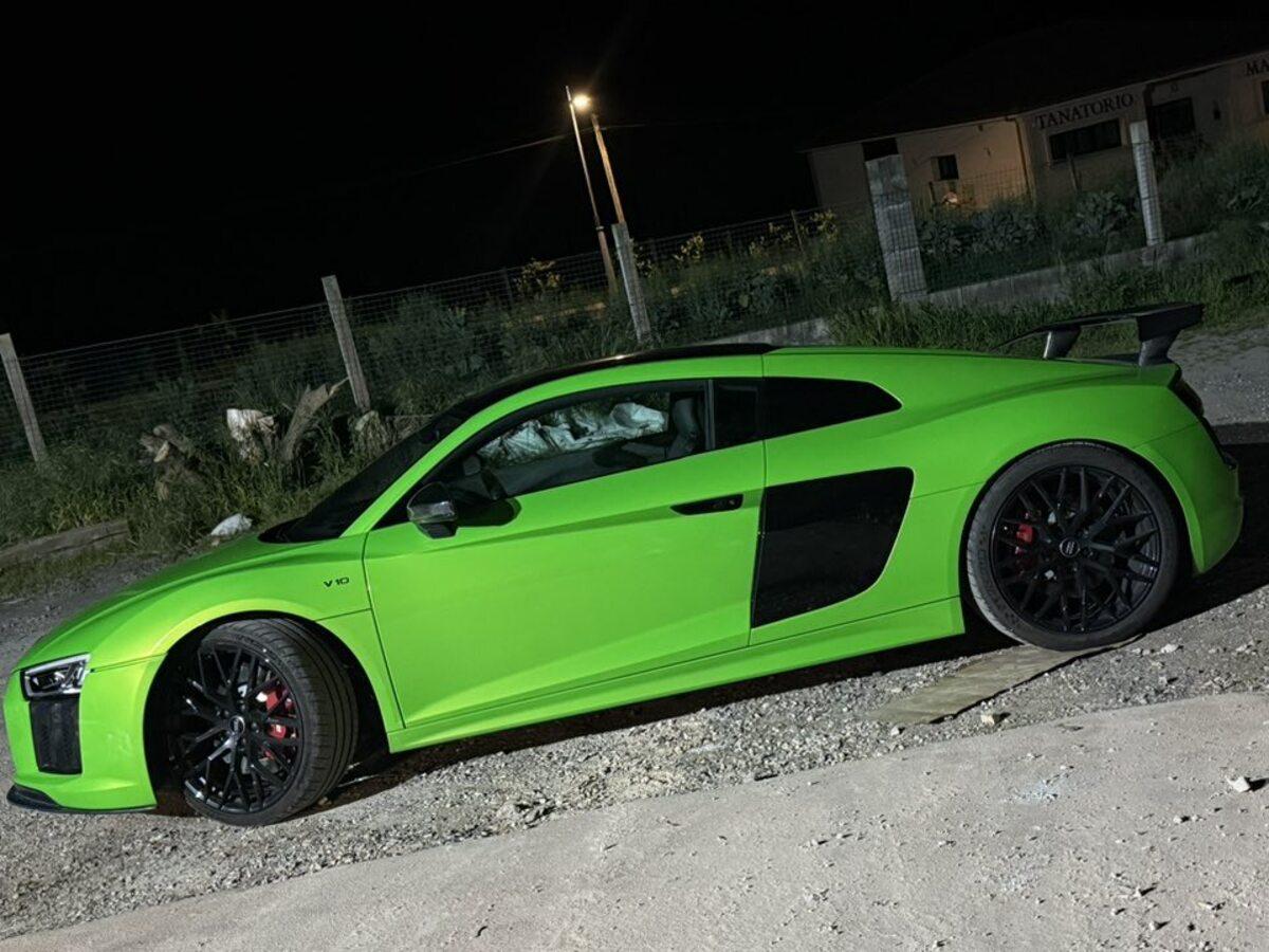 Imagen del vehículo sustraído compartida por su propietario en Facebook. Además de su potencia y diseño, destaca por su color que lo convierte en poco discreto para ser objeto de robo