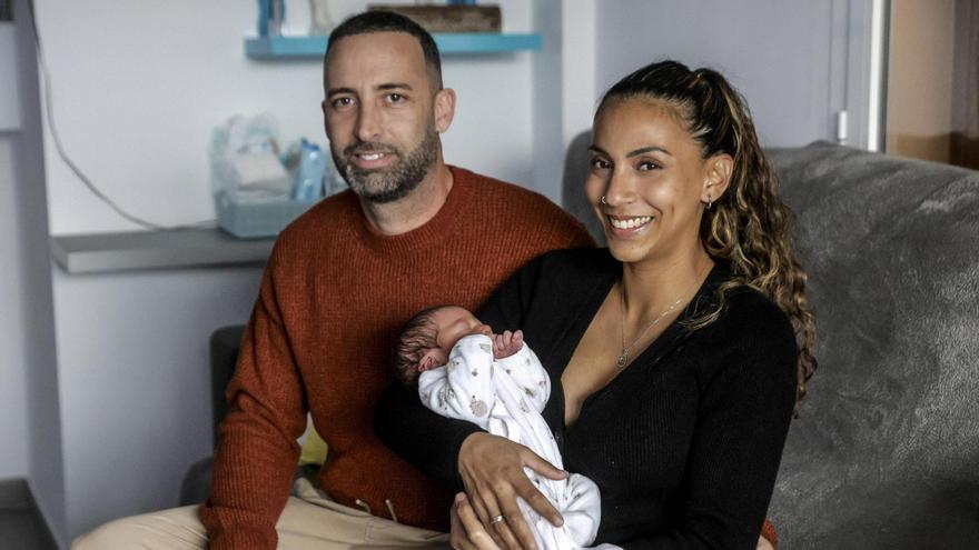 FOTOS | Los padres escoltados de Alcúdia a Inca para dar a luz a su hijo: «Si no es por la Guardia Civil no hubiéramos llegado a tiempo al hospital»