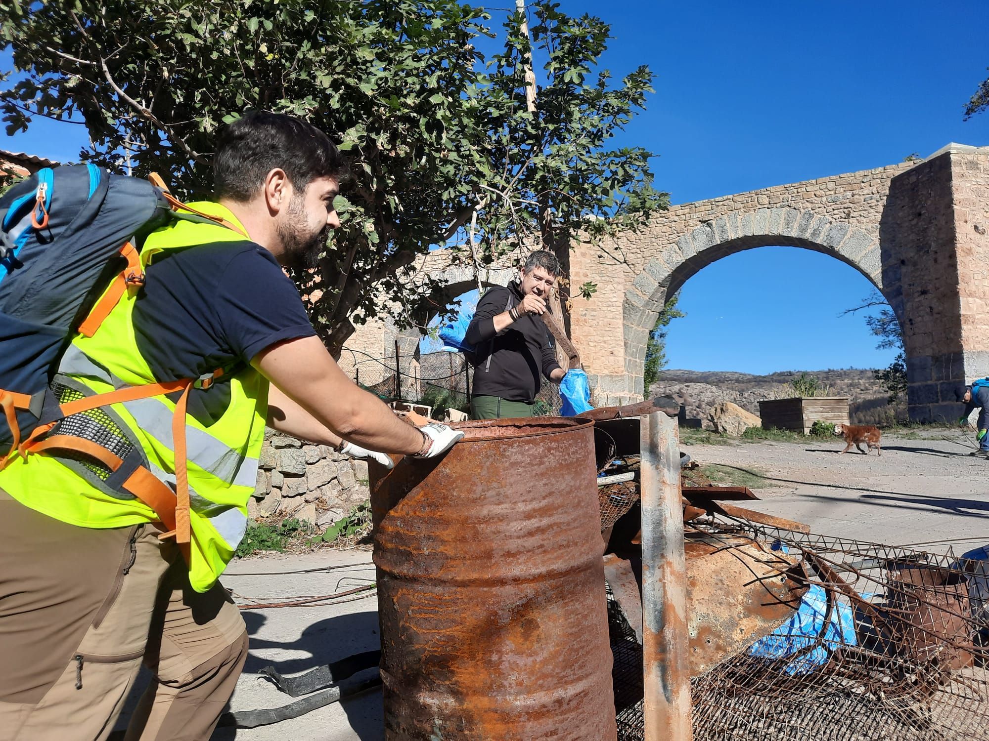 Descubre lo que han encontrado en una recogida de basura resurgida tras el gran incendio de Bejís