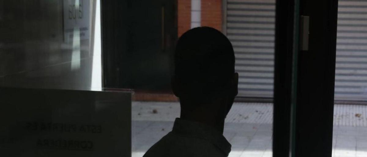 Juan (nombre ficticio), en la sede ovetense de LARPA.
