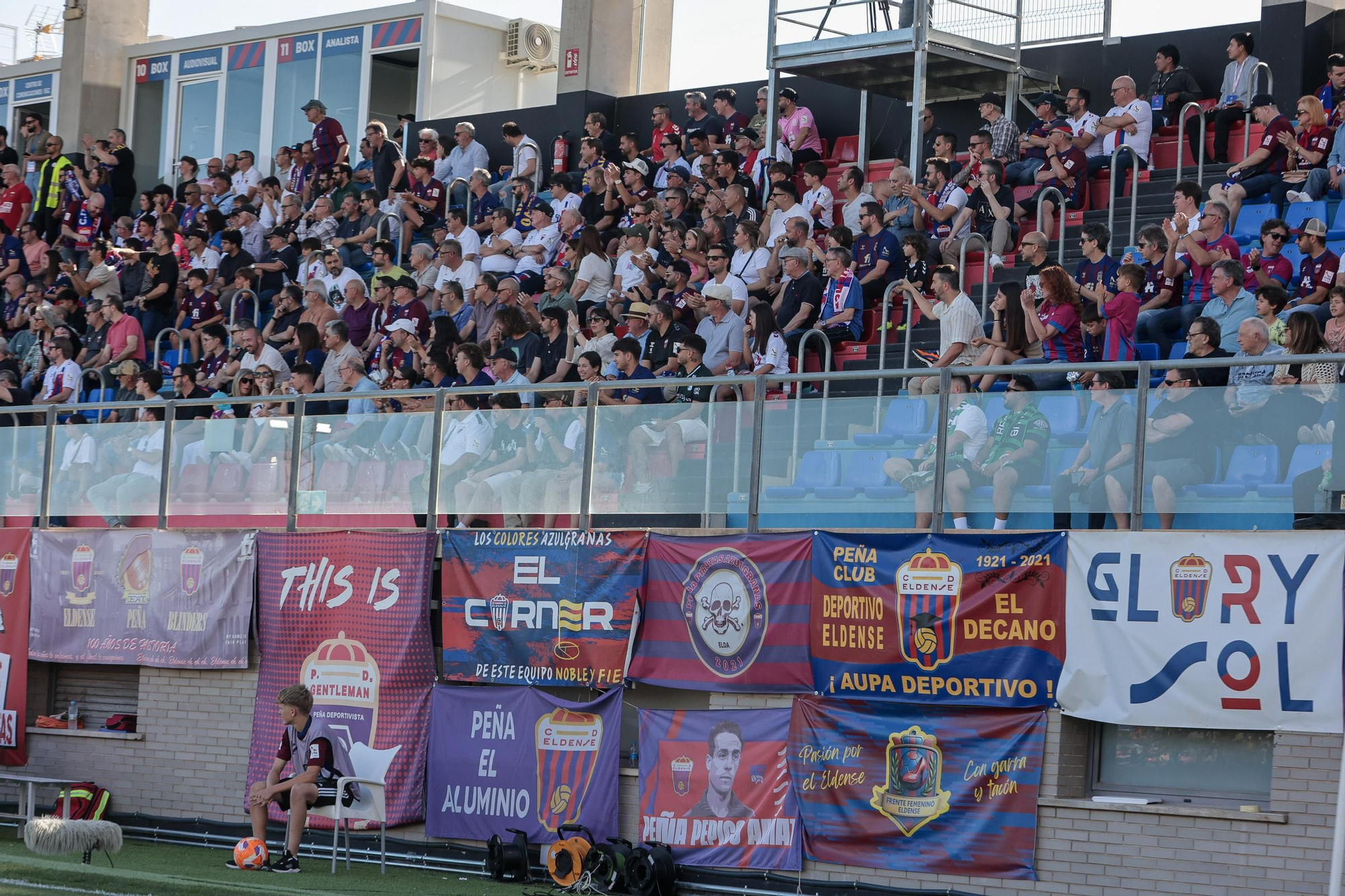 El Eldense desciende a Primera Federación tras el empate contra el Racing