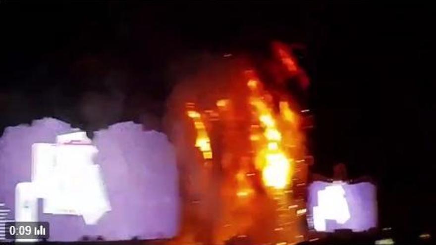 VÍDEO | Un incendi obliga a evacuar el festival de música Tomorrowland de Barcelona