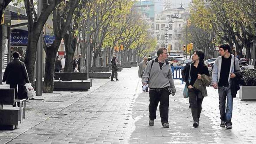 Calle Blanquerna wird auf ganzer Länge Fußgängerzone