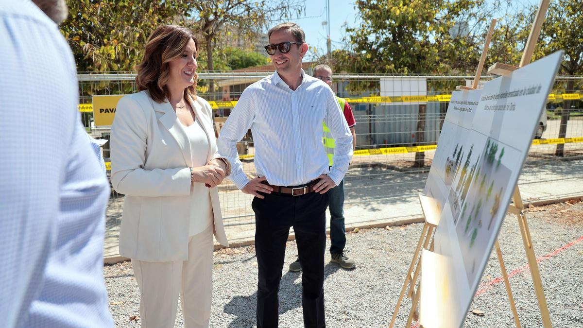 María José ctalá en la visita a las obras.
