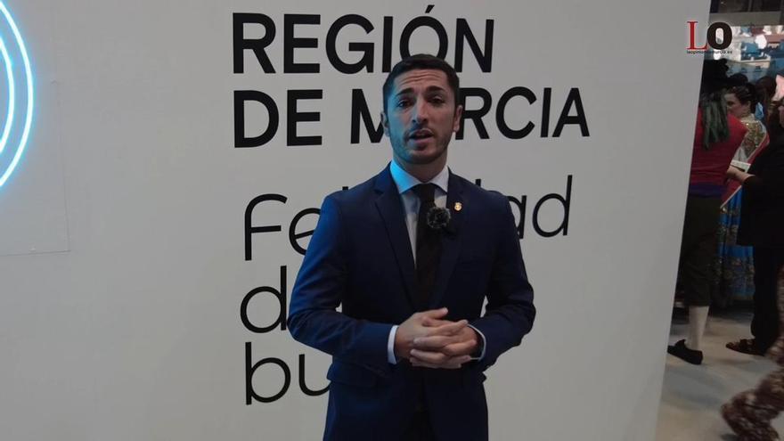 Cristóbal Casado (alcalde de Águilas): “Águilas destaca en este Fitur con la Mussona, uno de los personajes que representan el Carnaval”