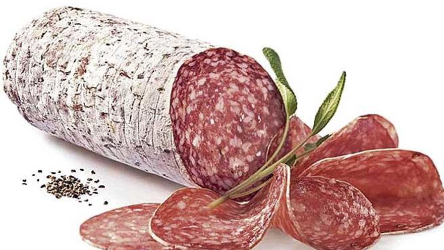 El salami es un conocido embutido de origen italiano.