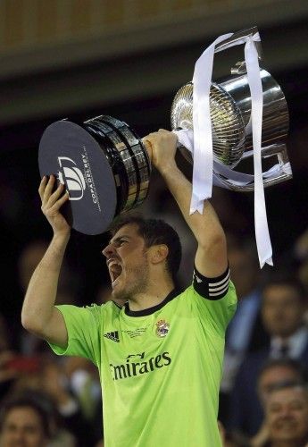 Los jugadores del Real Madrid celebran la victoria en la final de la Copa del Rey