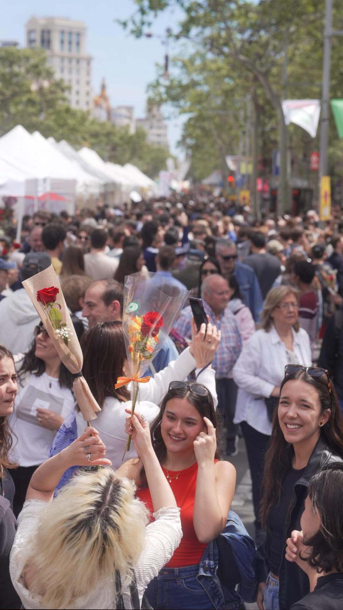 Un Sant Jordi de récord, en imágenes