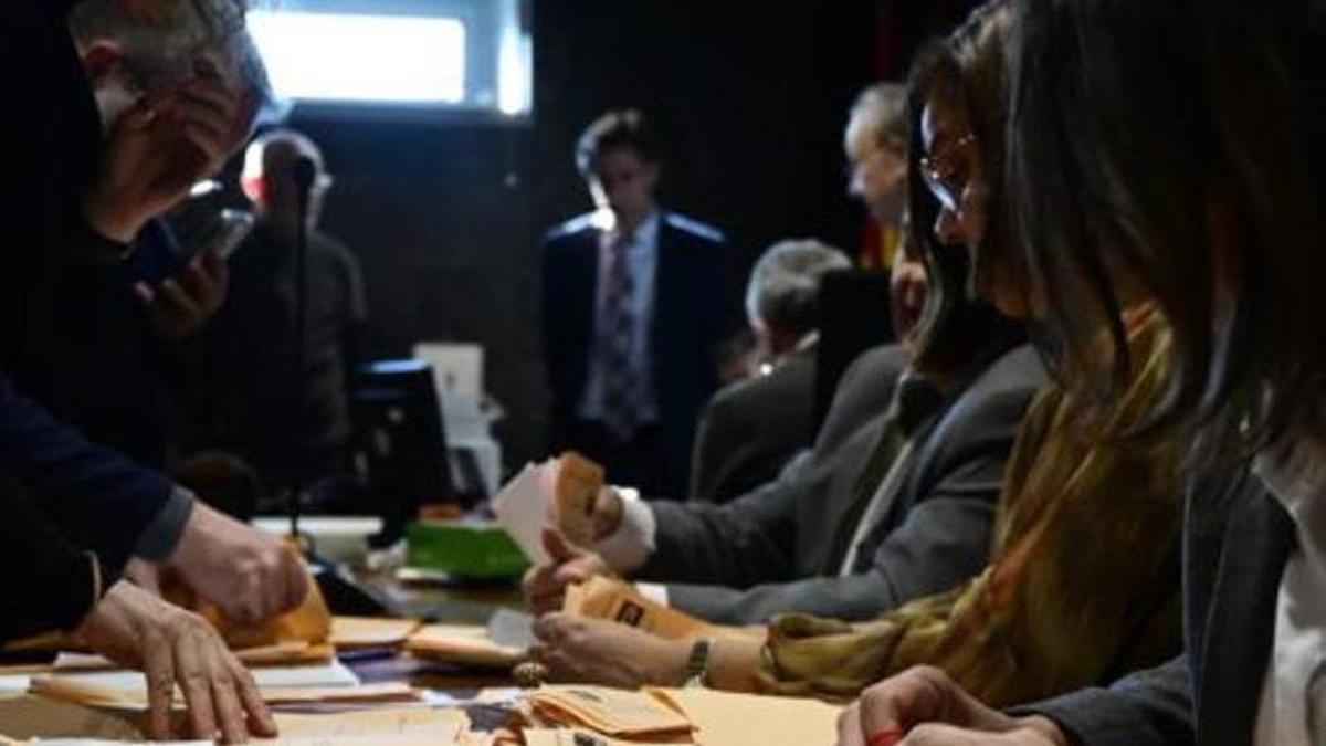Recompte de vots CERA. | CARLOS GIL