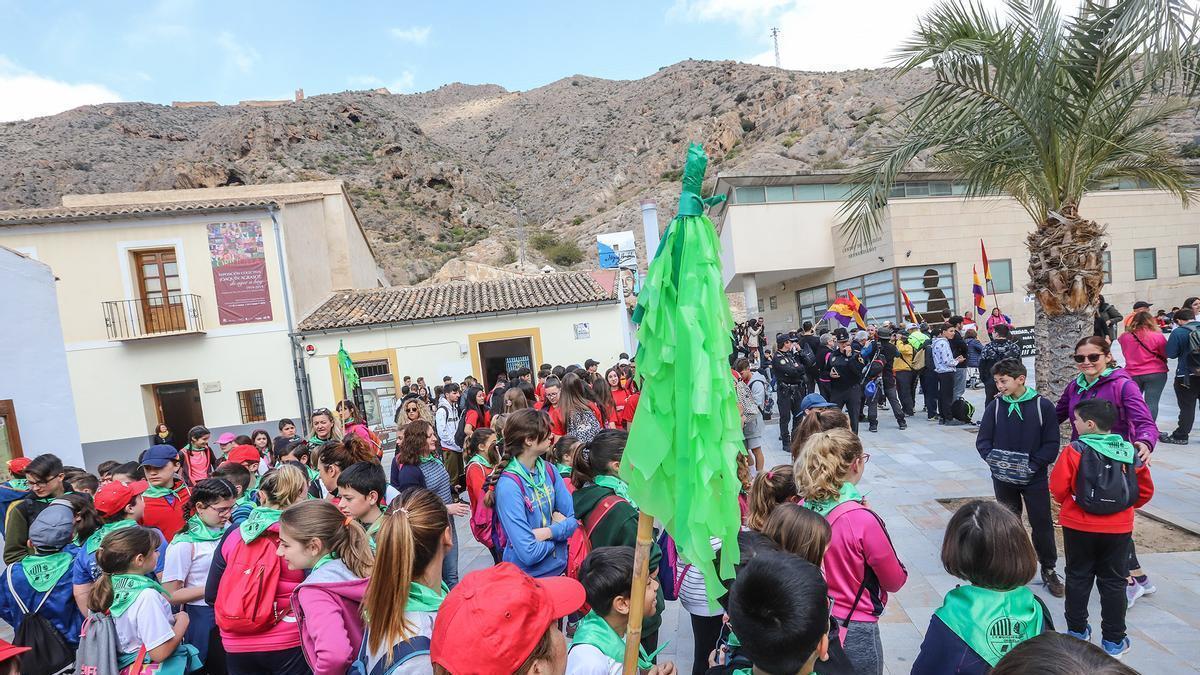 Foto: participación de jóvenes en la Senda / Vídeo: así fue el inicio de la Senda del Poeta en Orihuela el año pasado