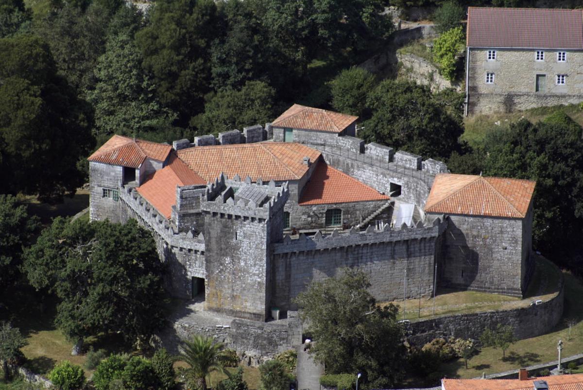 Vista exterior del Castillo de Vimianzo