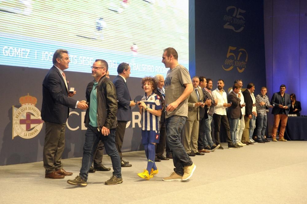 Socios del Dépor de oro, plata y oro y brillantes